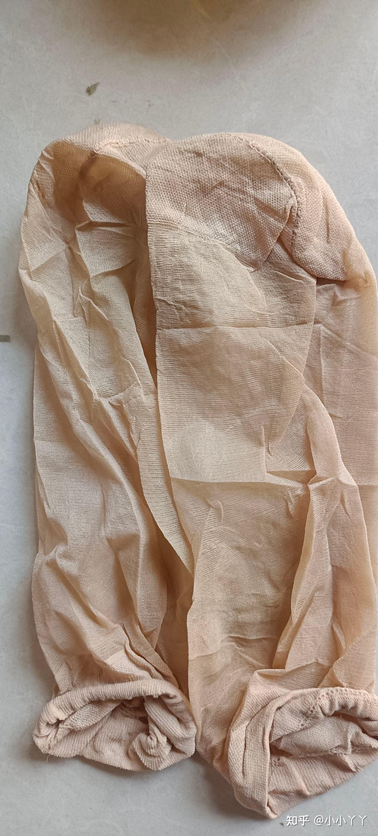 短肉丝袜 帆布鞋/板鞋本来是很土的打扮,为何我却从中看到了一丝清纯