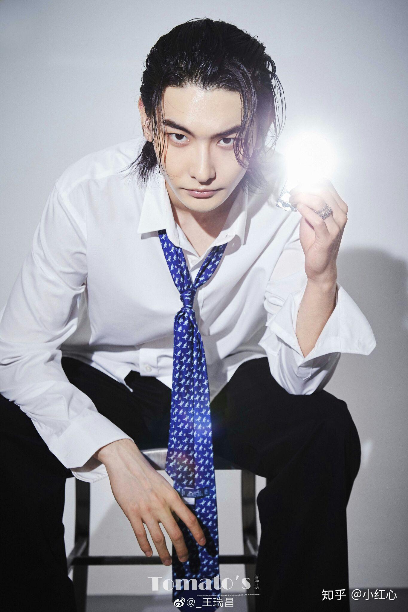 有哪些男明星戴上眼镜很有斯文败类的感觉