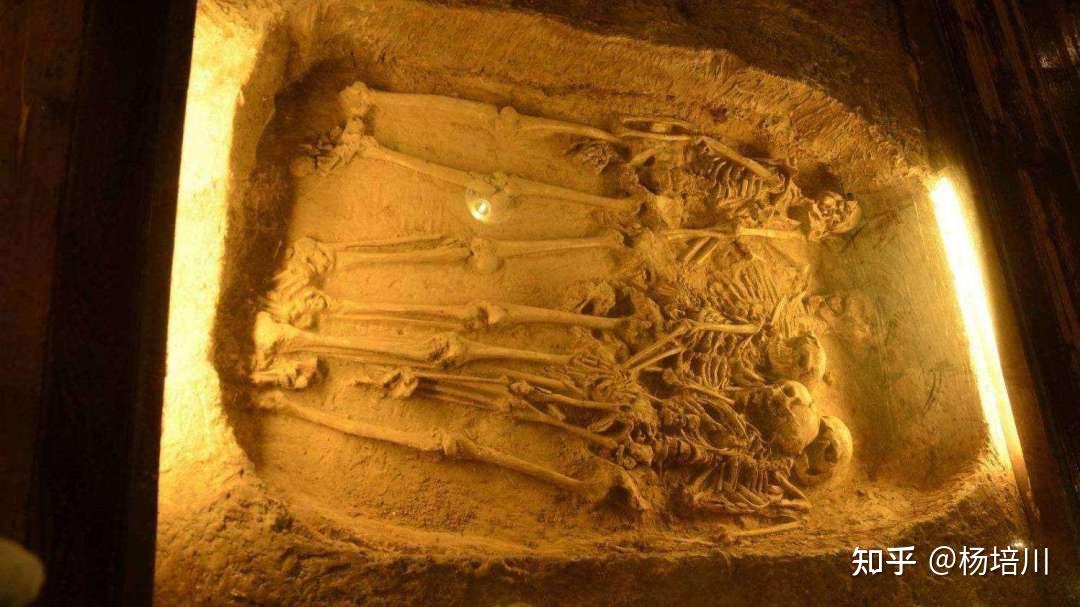 古代殉葬时,是把活人弄死殉葬还是直接活生生直接殉葬?当时人们时兴活人殉葬都啥感受? - 知乎