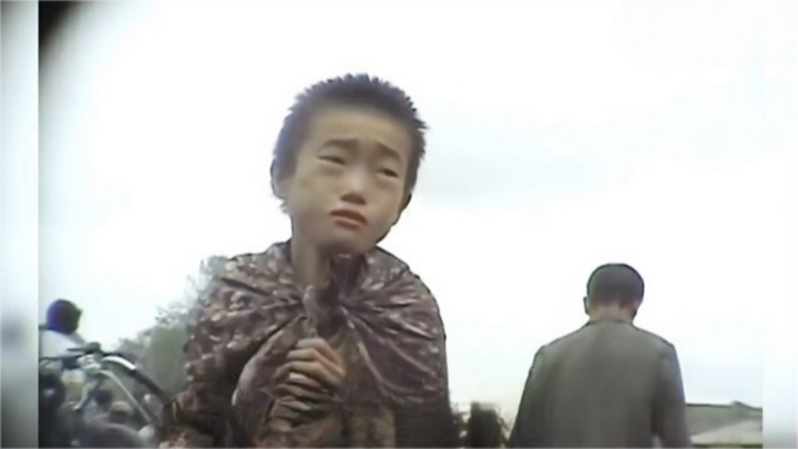 实录1998年:朝鲜苦难行军珍贵影像,数万孩童捡垃圾吃!