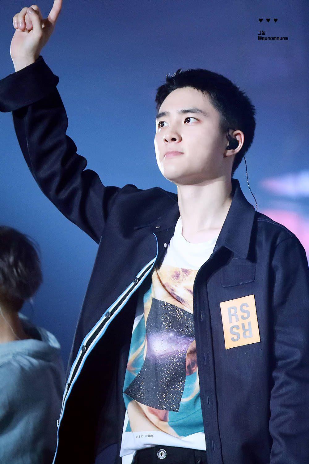 茶蛋(exo)有哪些好看的打歌服/演唱会/mv服装? - 知乎