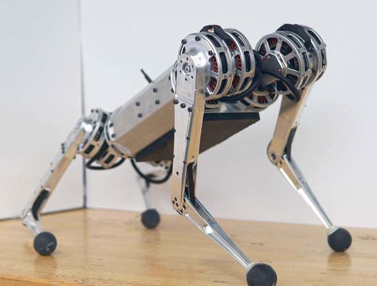 麻省理工学院仿生机器人实验室制作的迷你猎豹机器人