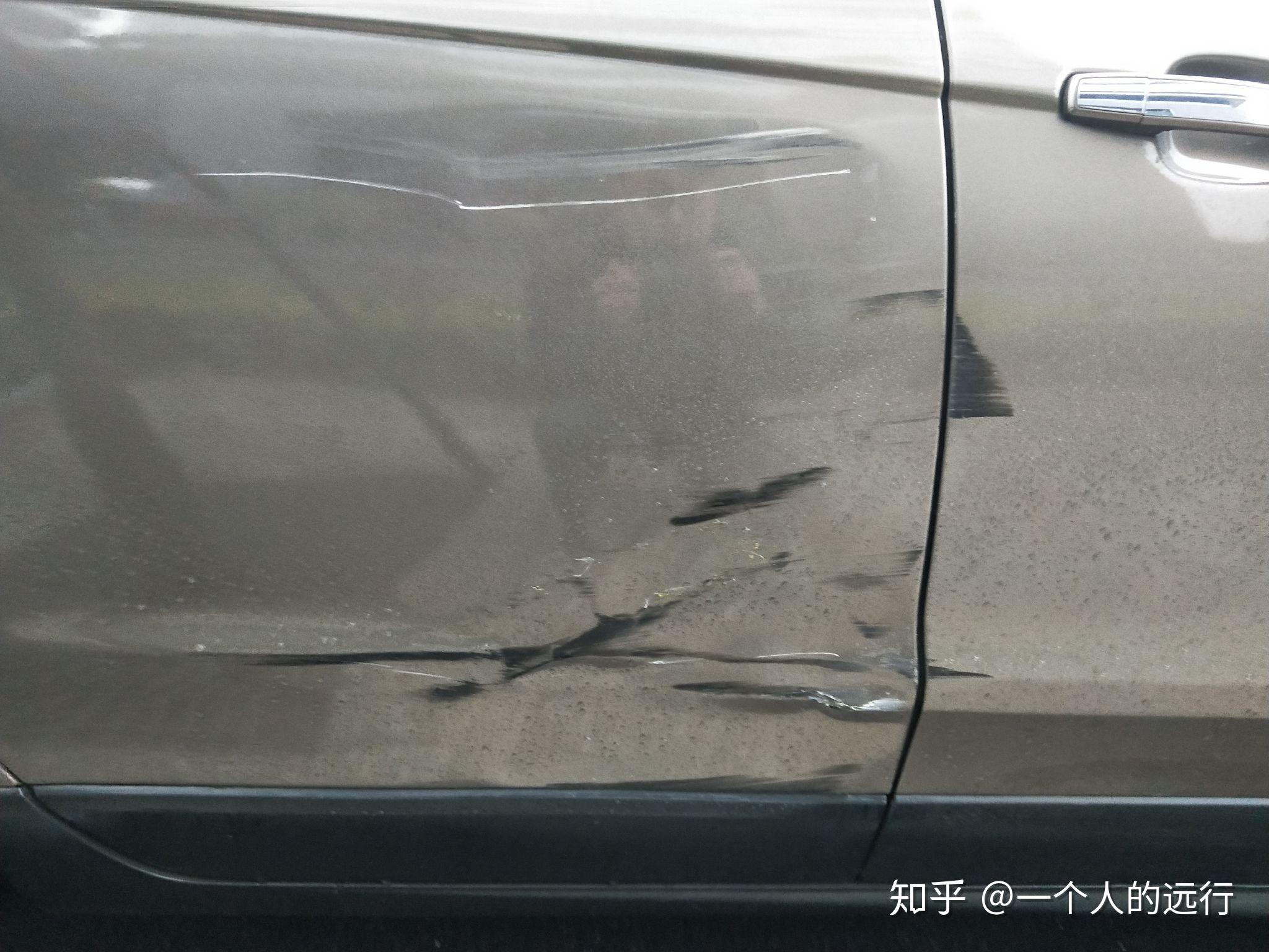 车门刮花成这样大概要多少钱? - 知乎