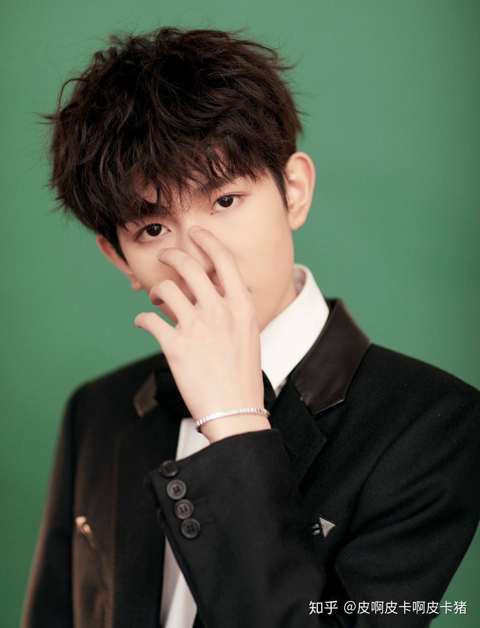 我想知道王源的这个发型叫什么名字有点好看唉