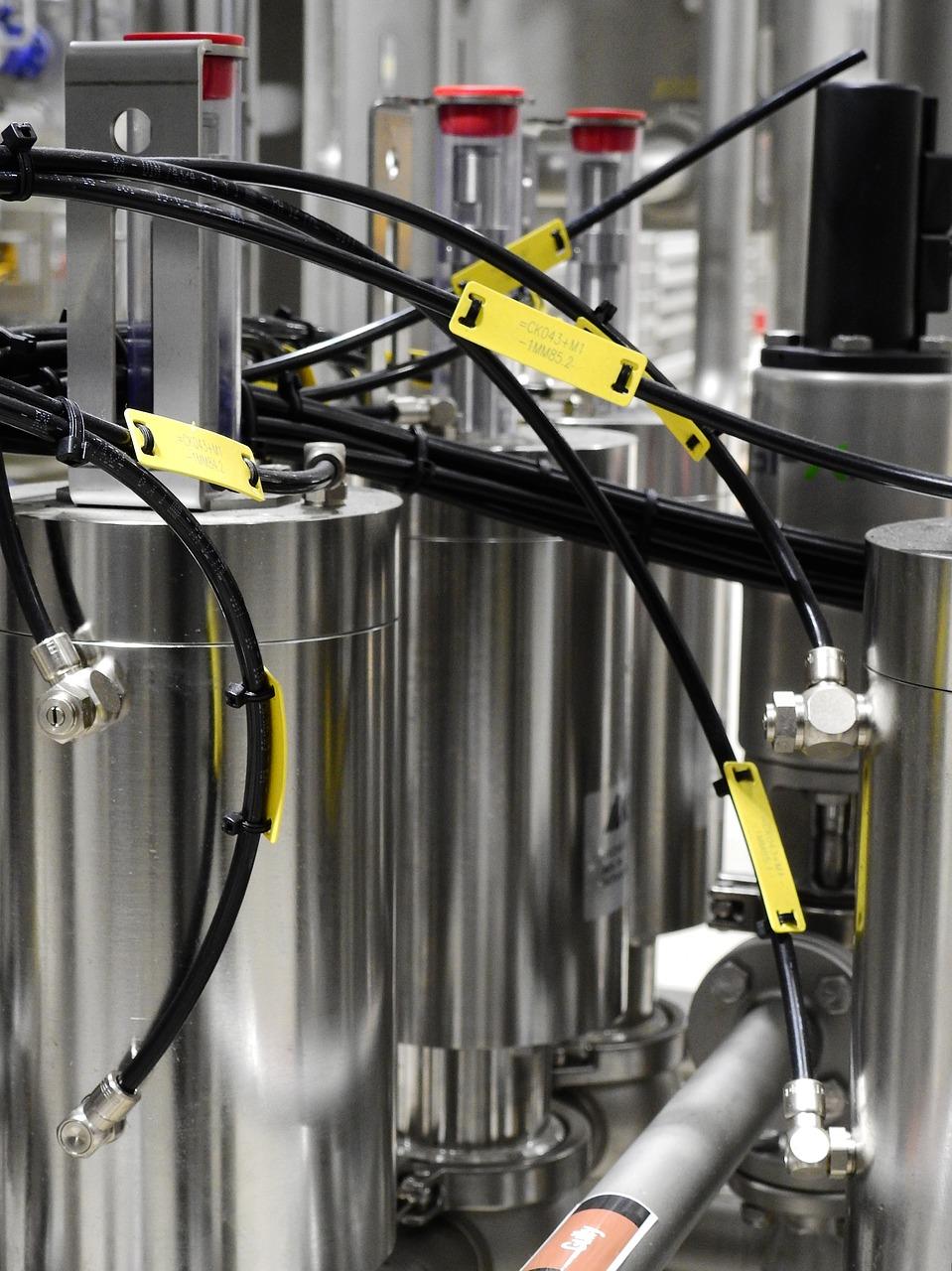 3. 对比硬度与韧性