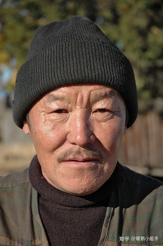 老一辈常说蒙古族大饼子脸眯眯眼是否是一种刻板印象?