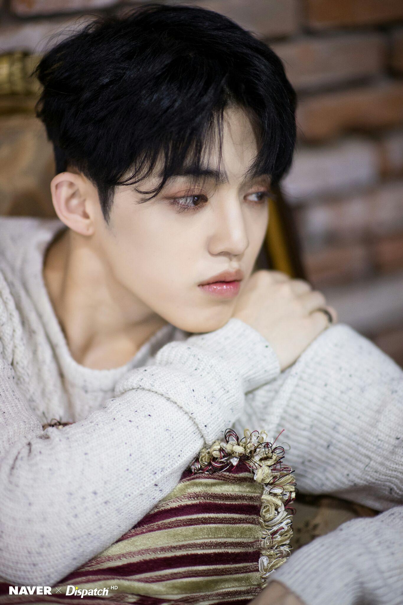 各位觉得seventeen总队长崔胜澈是那种一眼就觉得忒帅的男孩子吗?