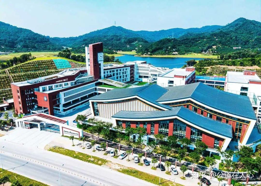 听说东莞新建了一个东莞华附高中,不知道老师怎么样?环境好不好?