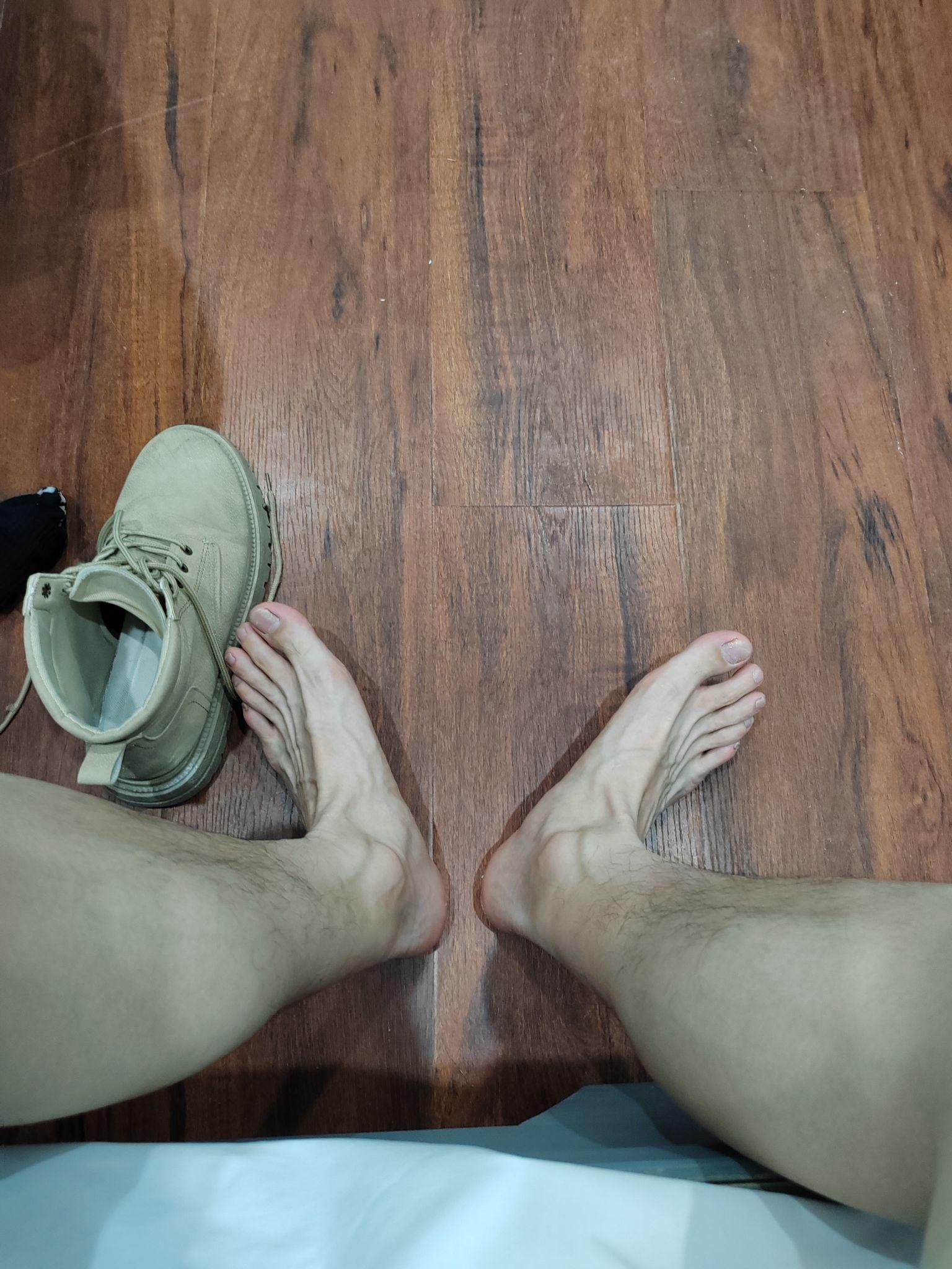 说说男人脚大是什么样的体验