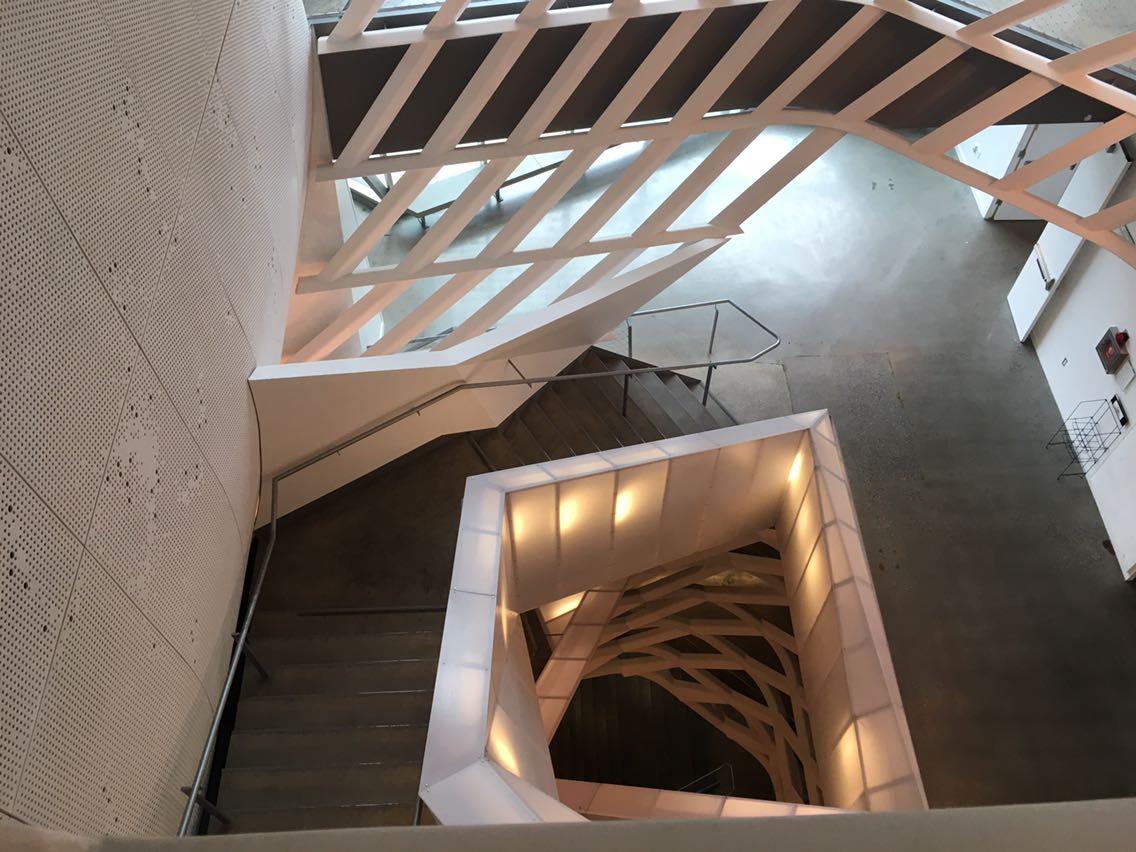 有哪些拥有奇异楼梯的建筑?