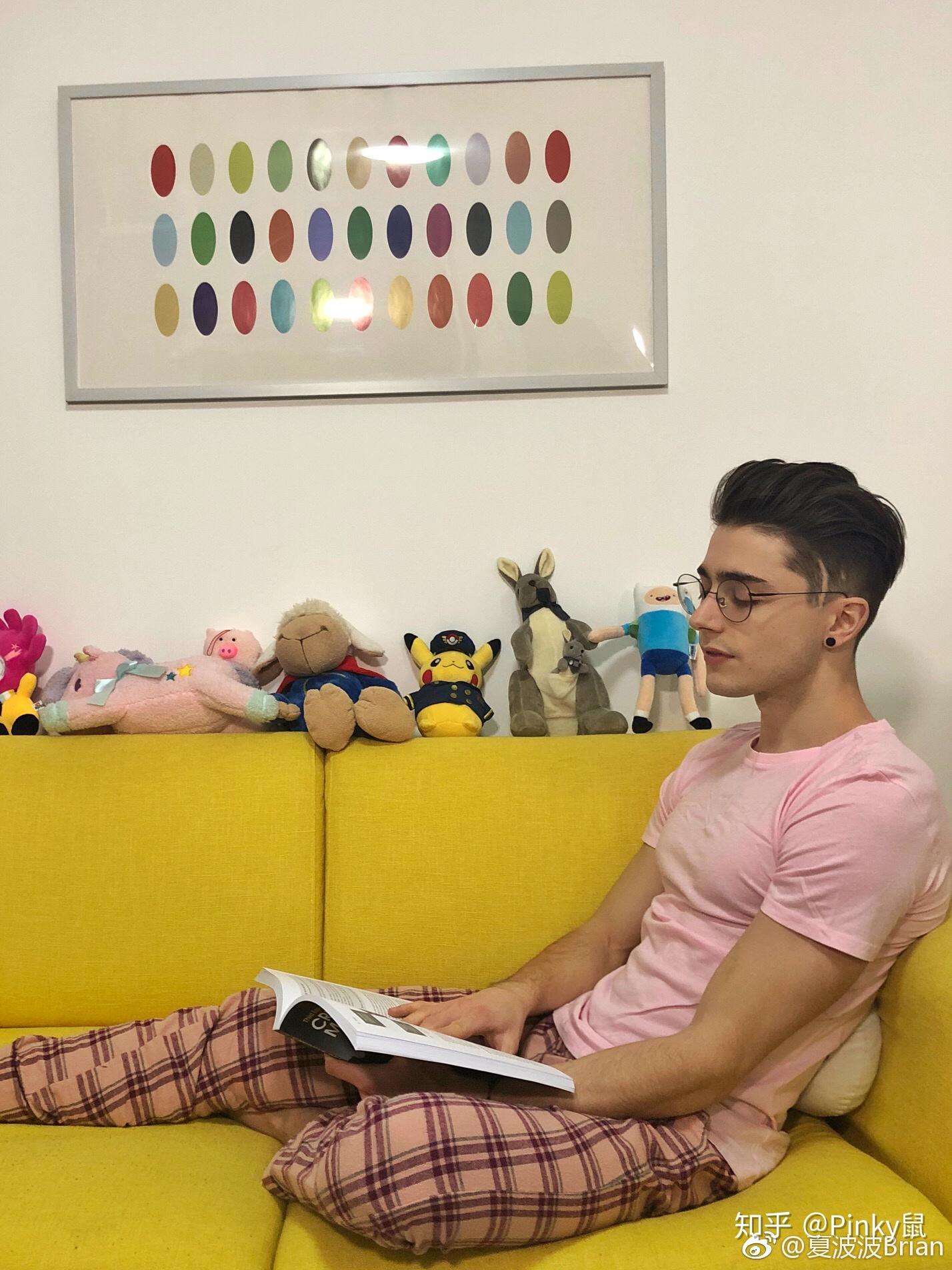 谁知道抖音上的夏波波一个外国人他的发型叫什么适合什么人剪