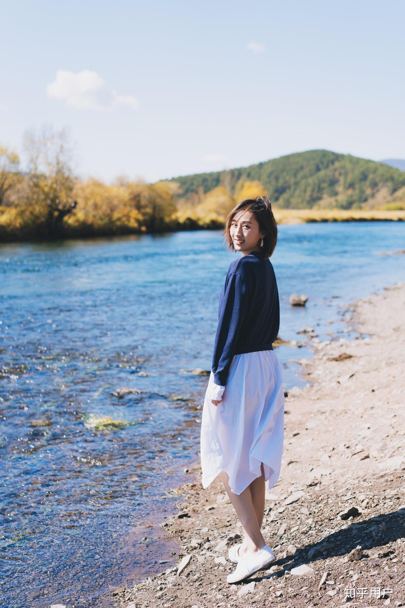 旅行给女友拍照的技巧视频(和女朋友旅游拍照发朋友圈的说说)