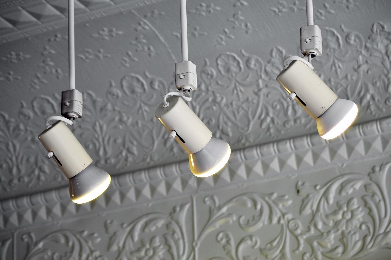 冰箱里面灯不亮怎么回事