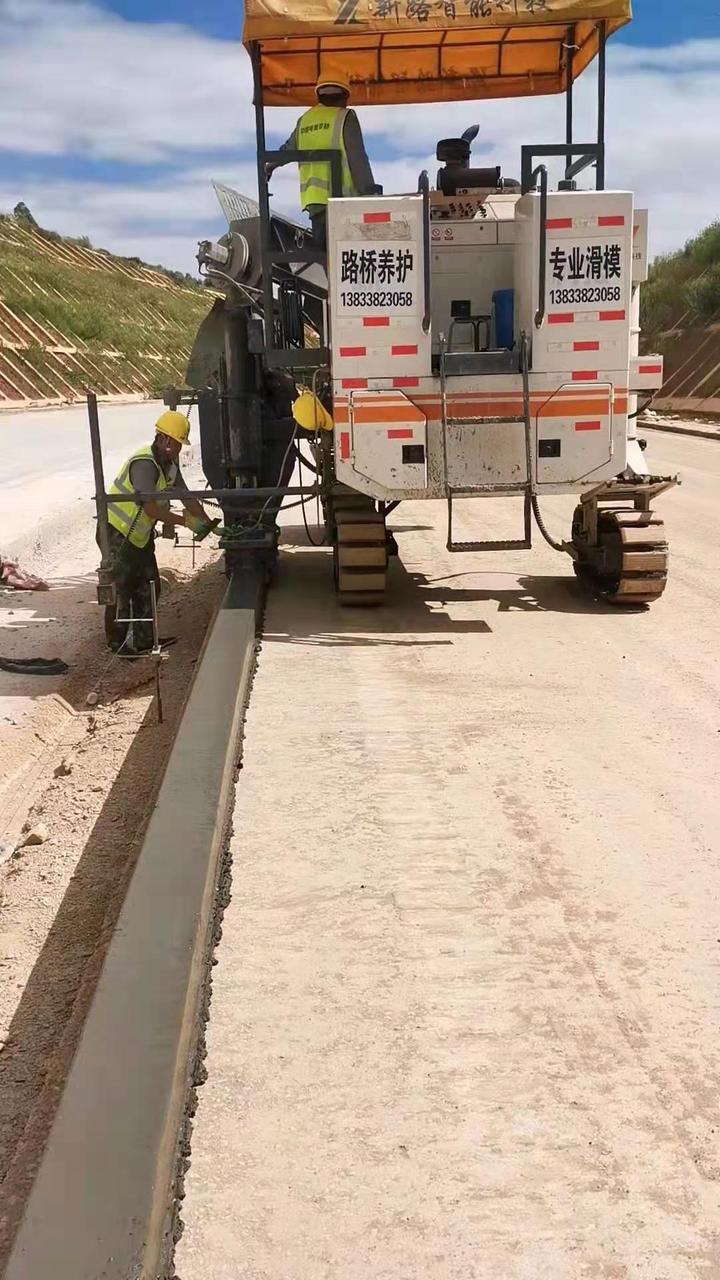 滑膜机施工公路混凝土滑模机
