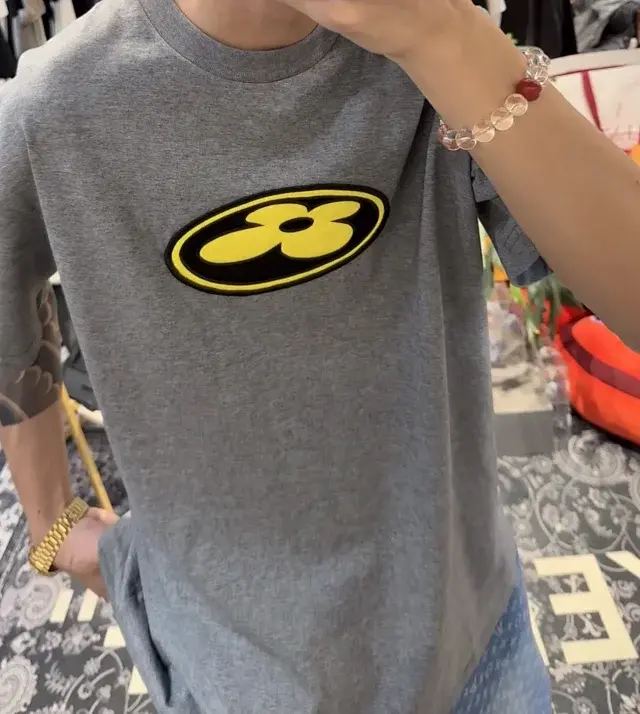 最近这款缎面贴布绣章仔短袖为何被大家如此追捧?详细对比解读 - 知乎