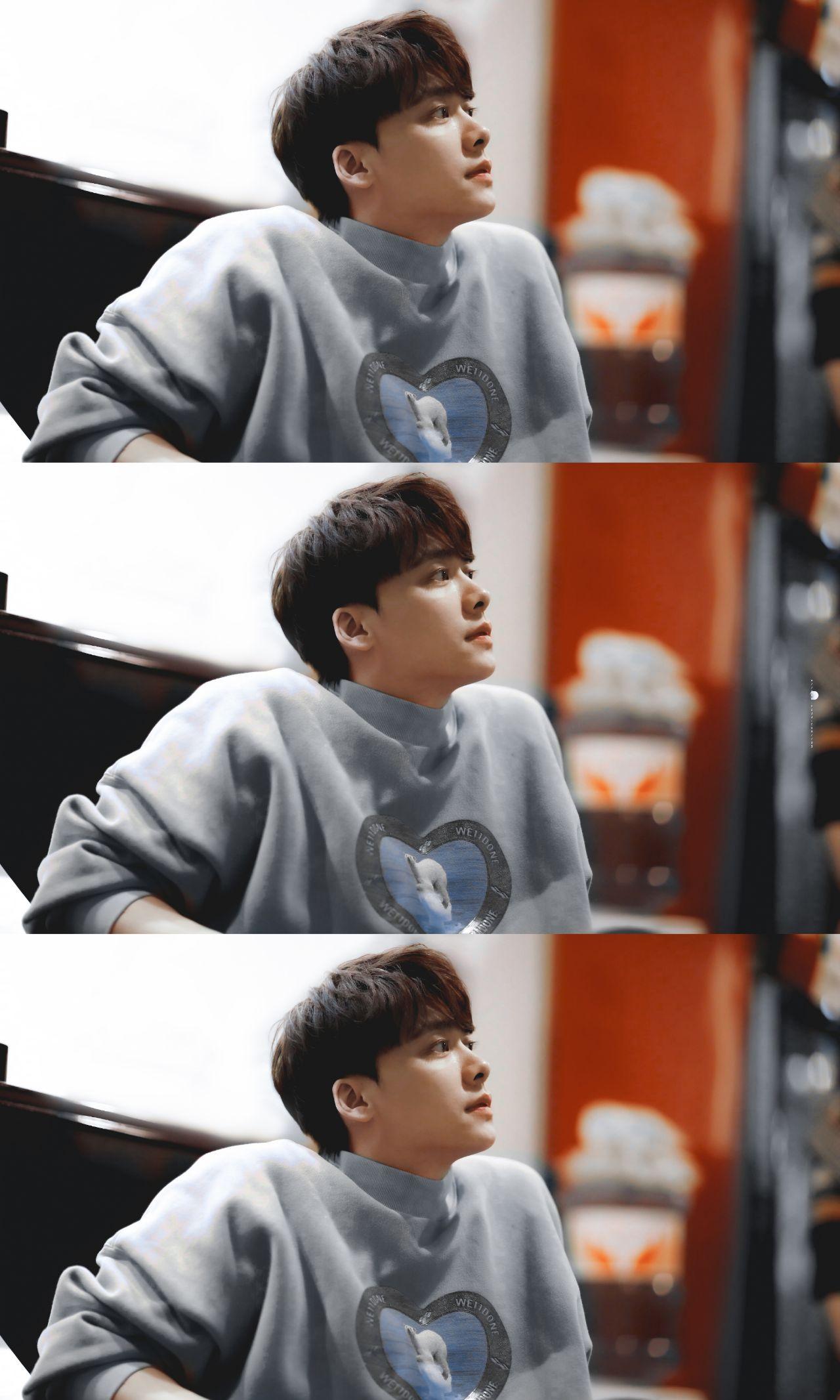 有没有李易峰全面屏壁纸呀?