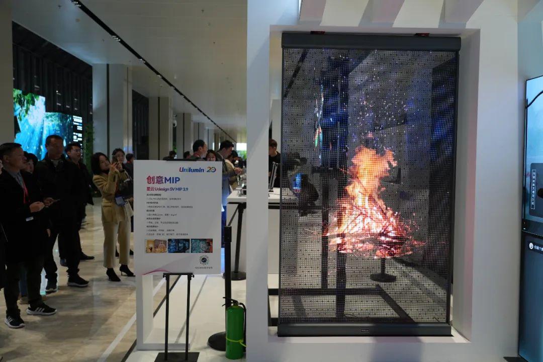 MIP全息透明屏、装饰屏、屏形机器人......洲明“LED+AI”成果引领显示潮流 - 知乎