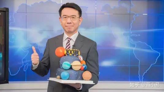 东森电视台新闻频道《关键时刻》主持人,毕业于中国文化大学新闻系.