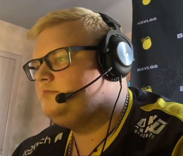 csgonavi战队的boombl4现在那么坑为什么还不被踢出去