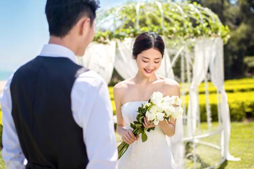 結婚孃家陪嫁了一輛車和一套房子婚後父親找丈夫談話丈夫沉思