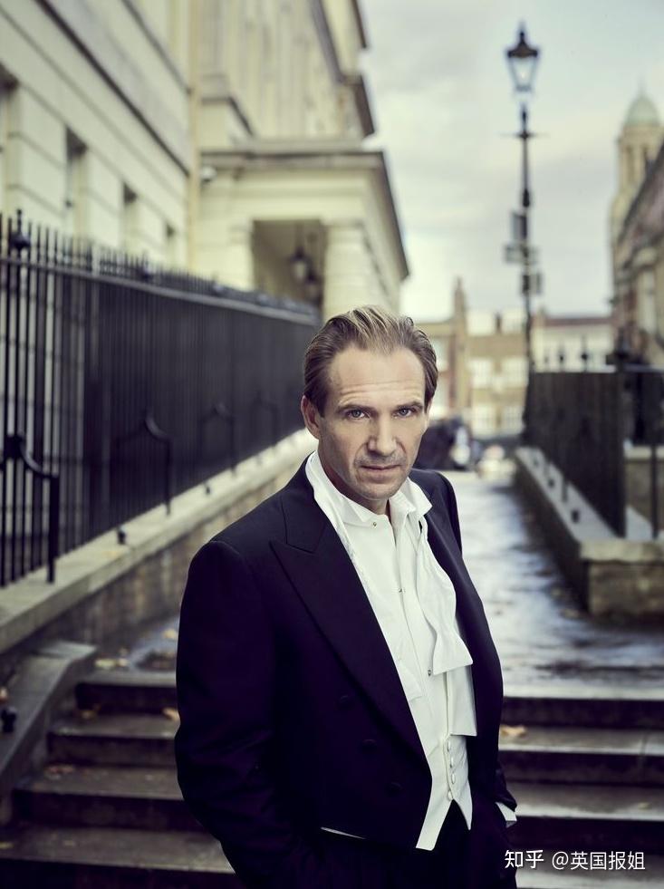 如何评价英国演员拉尔夫费因斯的演技及影坛成就