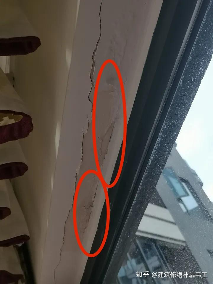 房子窗户上方的裂缝到底是窗户玻璃胶的问题还是房子外墙的问题