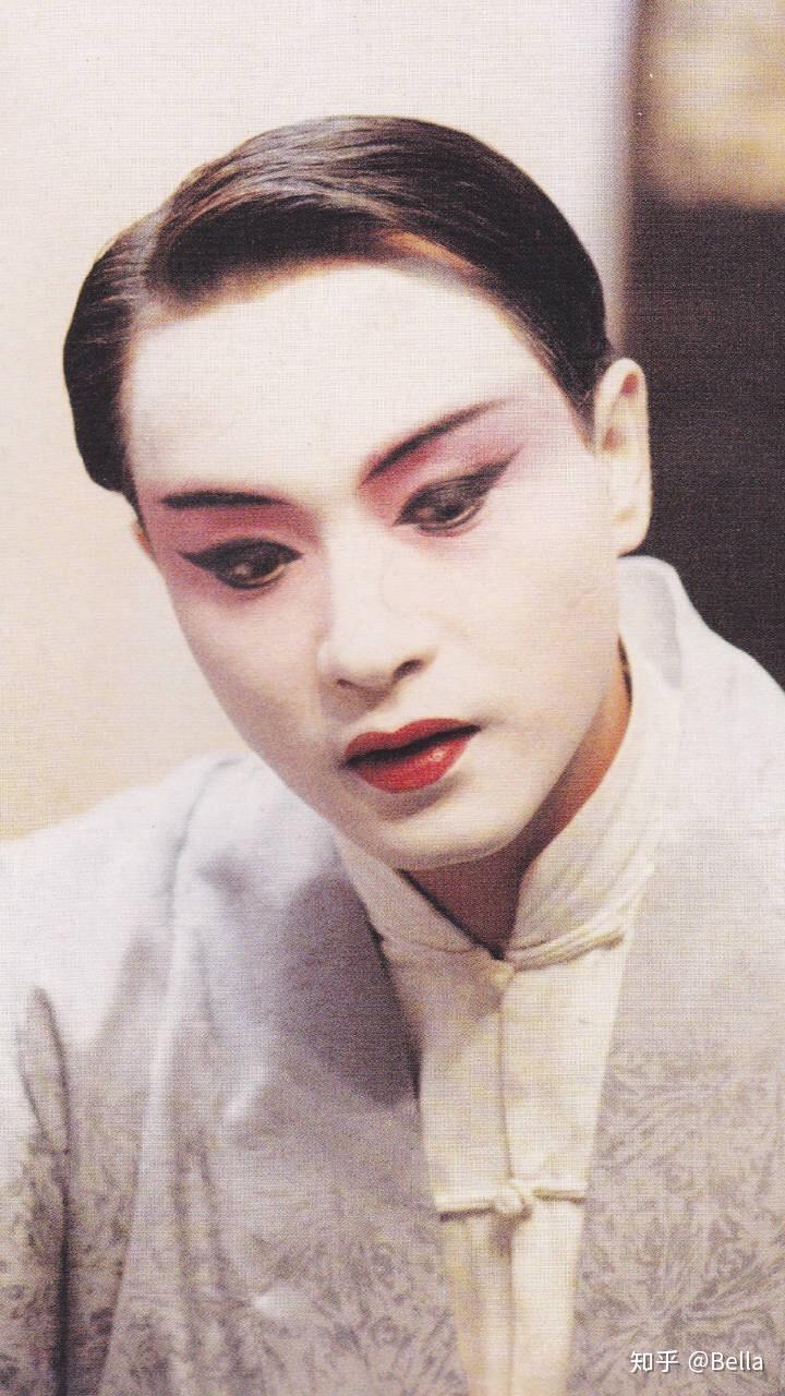 如何欣赏《霸王别姬》中张国荣饰演的虞姬的长相?