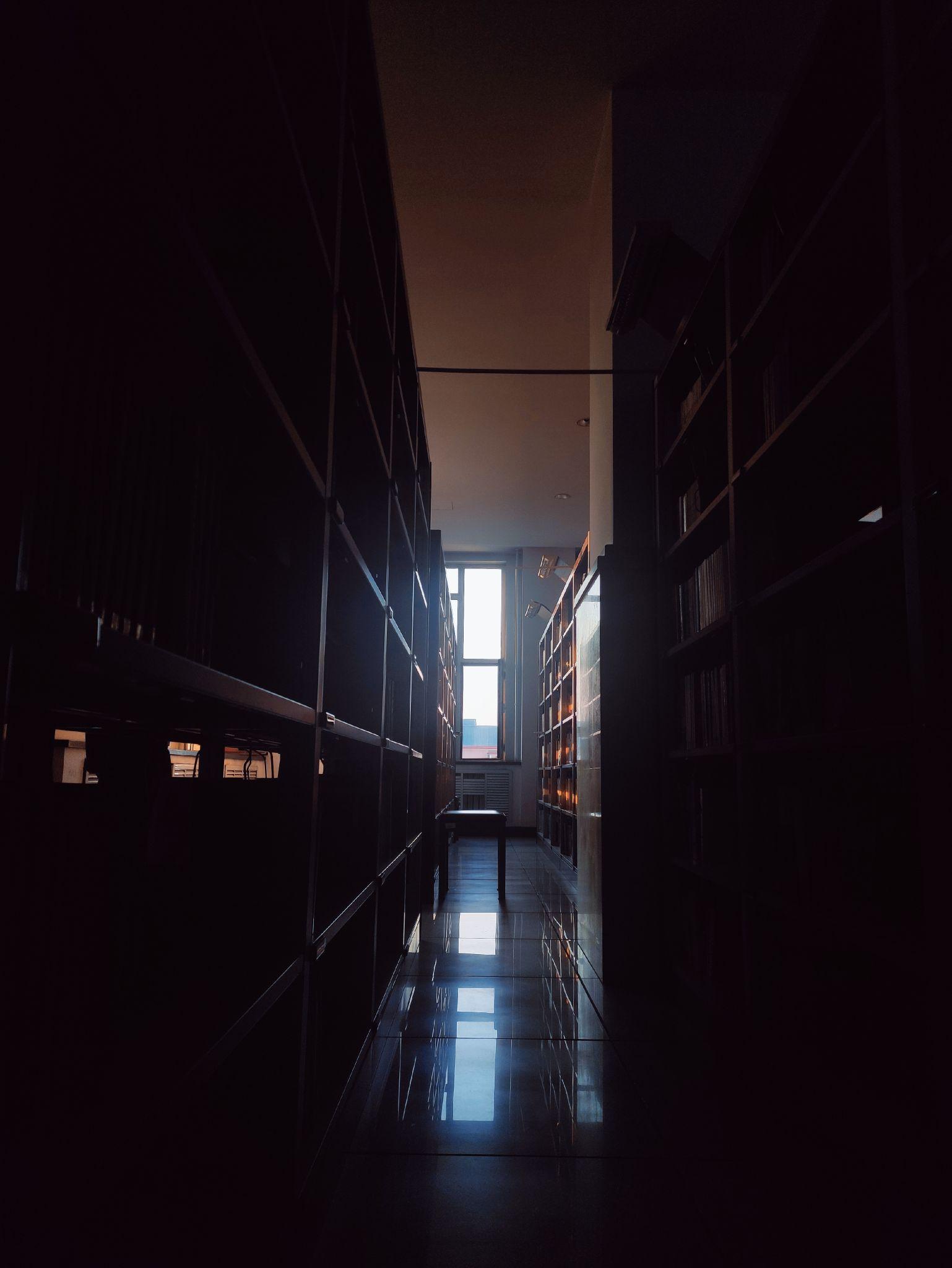 哈尔滨医科大学的图书馆或教室环境如何?是否适合上自习?