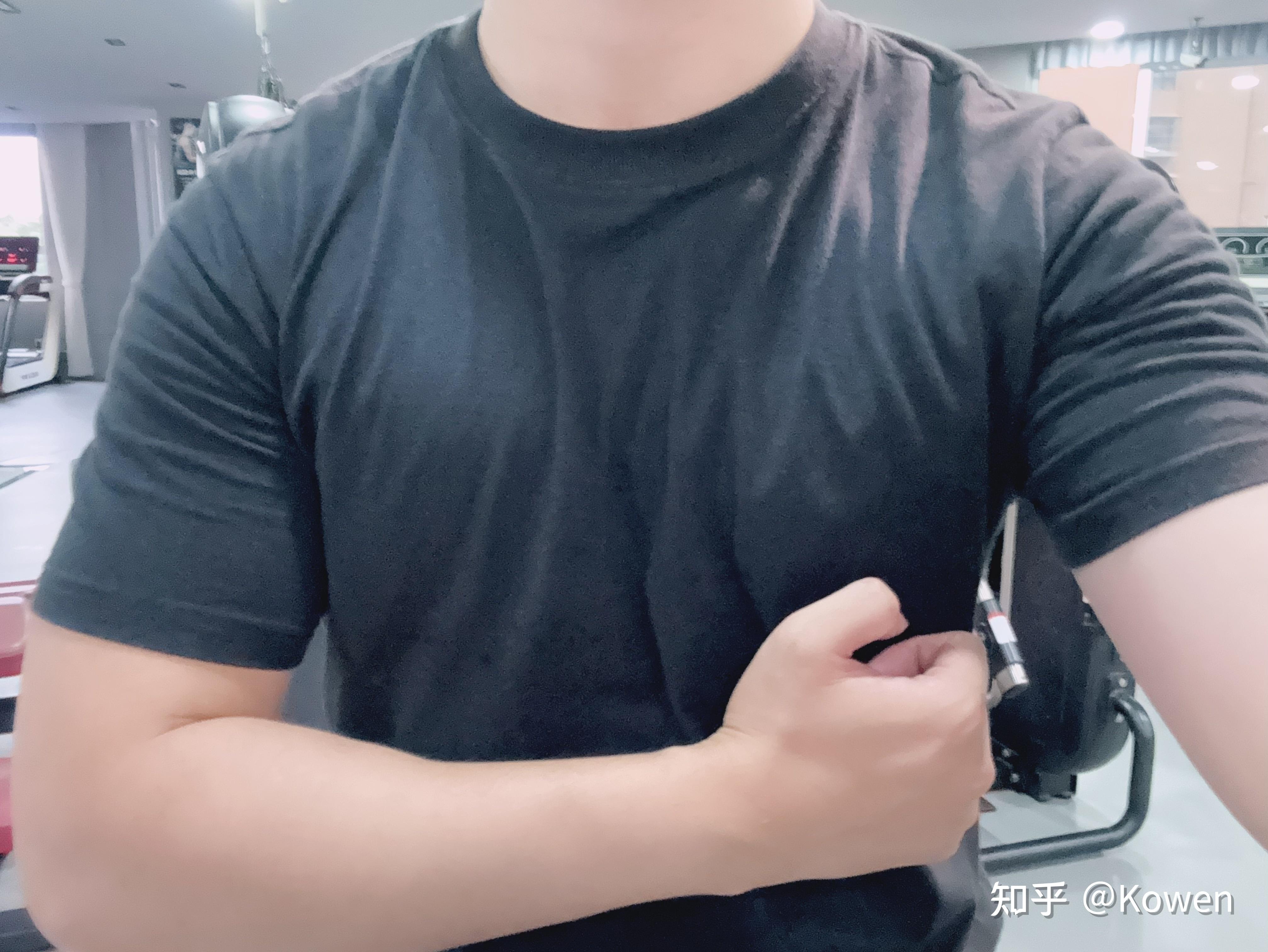 男生胸肌大有烦恼么?