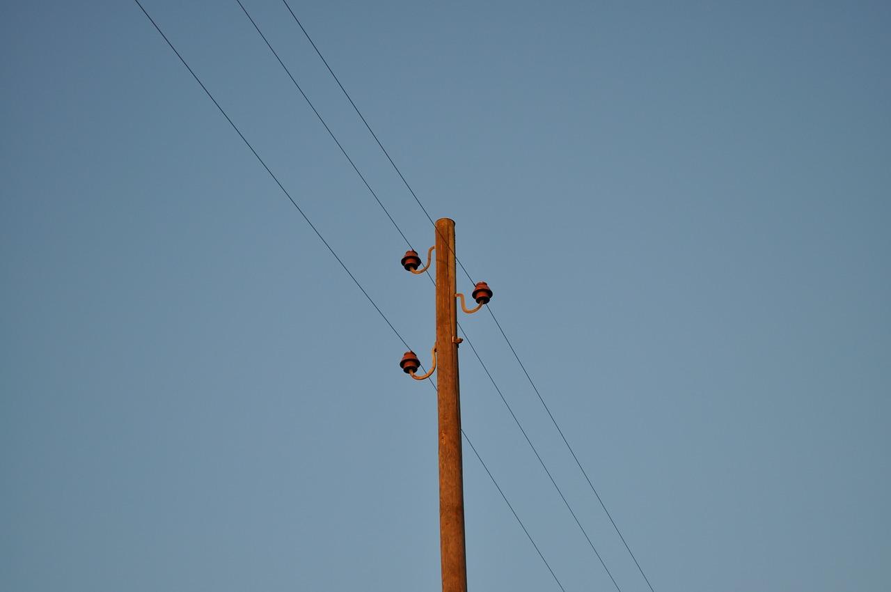 3. 功率与电压关系