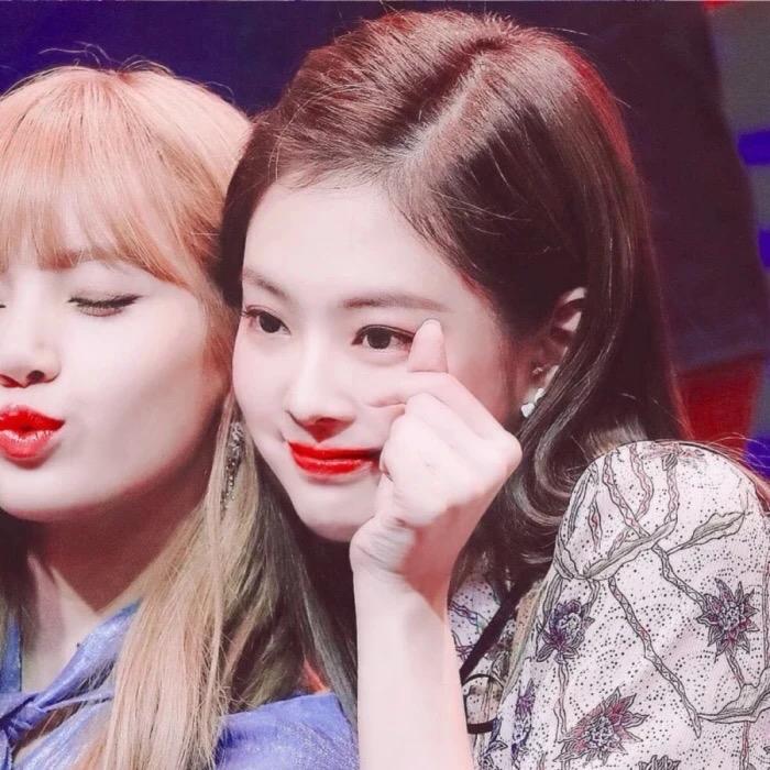 有没有lisa和jennie的闺蜜头像哇