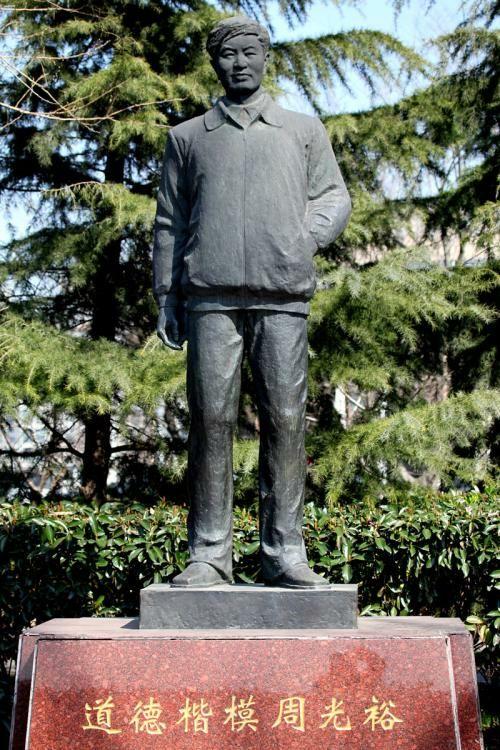 为什么在个人的感官上会觉得,别的墓地都是阴森森的