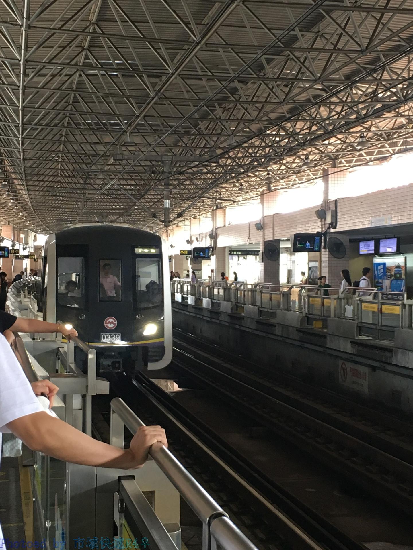 Cities In Metro 上海 在高架的尽头 愿与你驶过相同的轨道for Line 3 三 知乎
