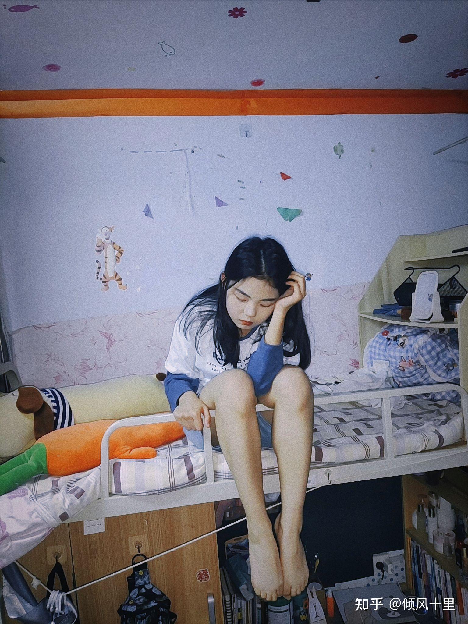 在大学女生寝室能拍出哪些高大上的照片?