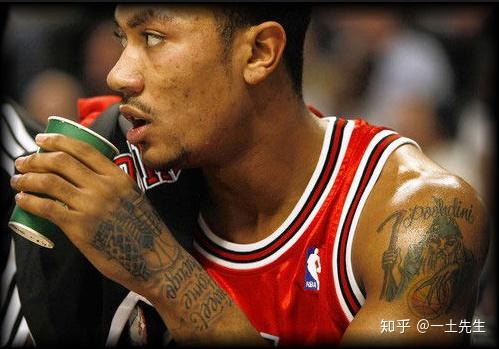 想知道nba球员德里克罗斯手背上的纹身图案是什么谢谢