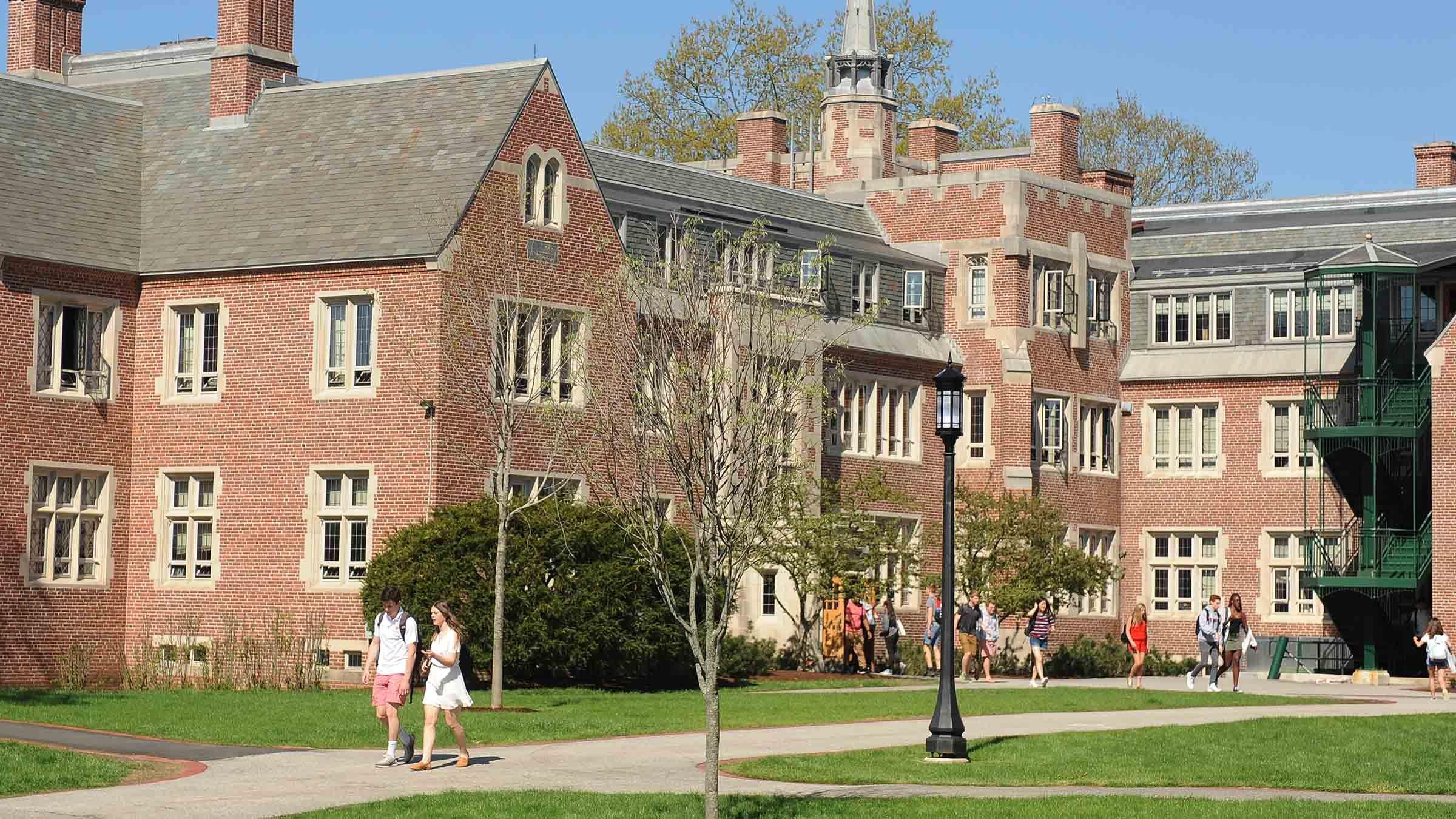 请问伦敦的圣保罗女子中学怎么样?他所在的hammersmith治安好吗?