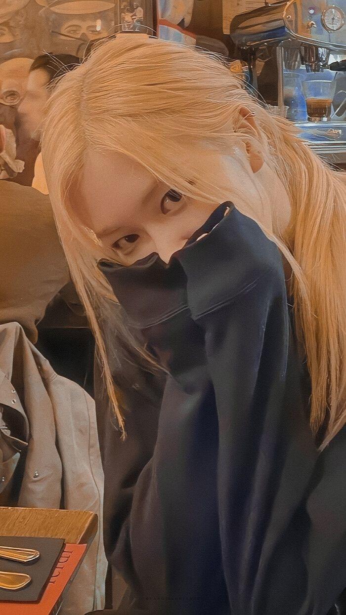 有没有朋友可以分享一下朴彩英的美照最好是可以当壁纸的高清图谢谢