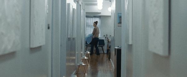 《如果有腿，我会踢你》柏林+金球影后，年度最“痛”表演