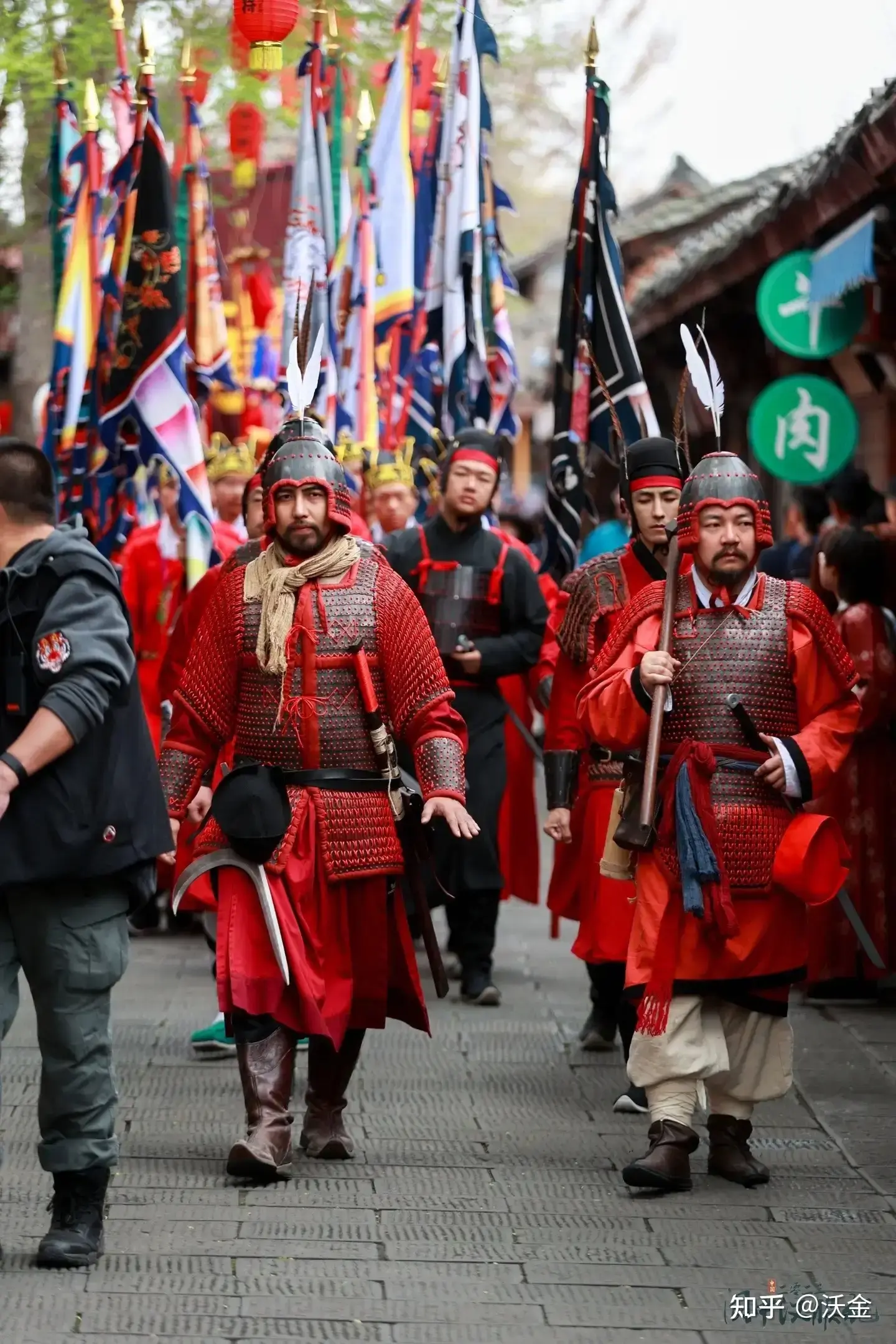 为什么光荣游戏《三国志》的武将立绘几乎都是宋元时期形制铠甲?而且文官立绘甚至还很多清朝才出现的帽正? - 知乎