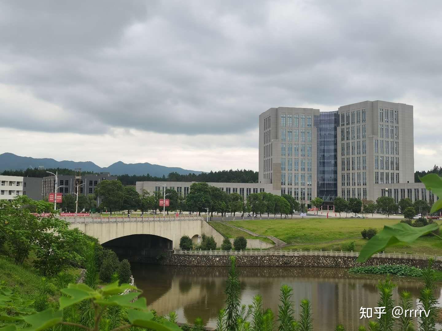 馬上要去井岡山大學就讀能幫我拍一下宿舍還有校園嗎謝了