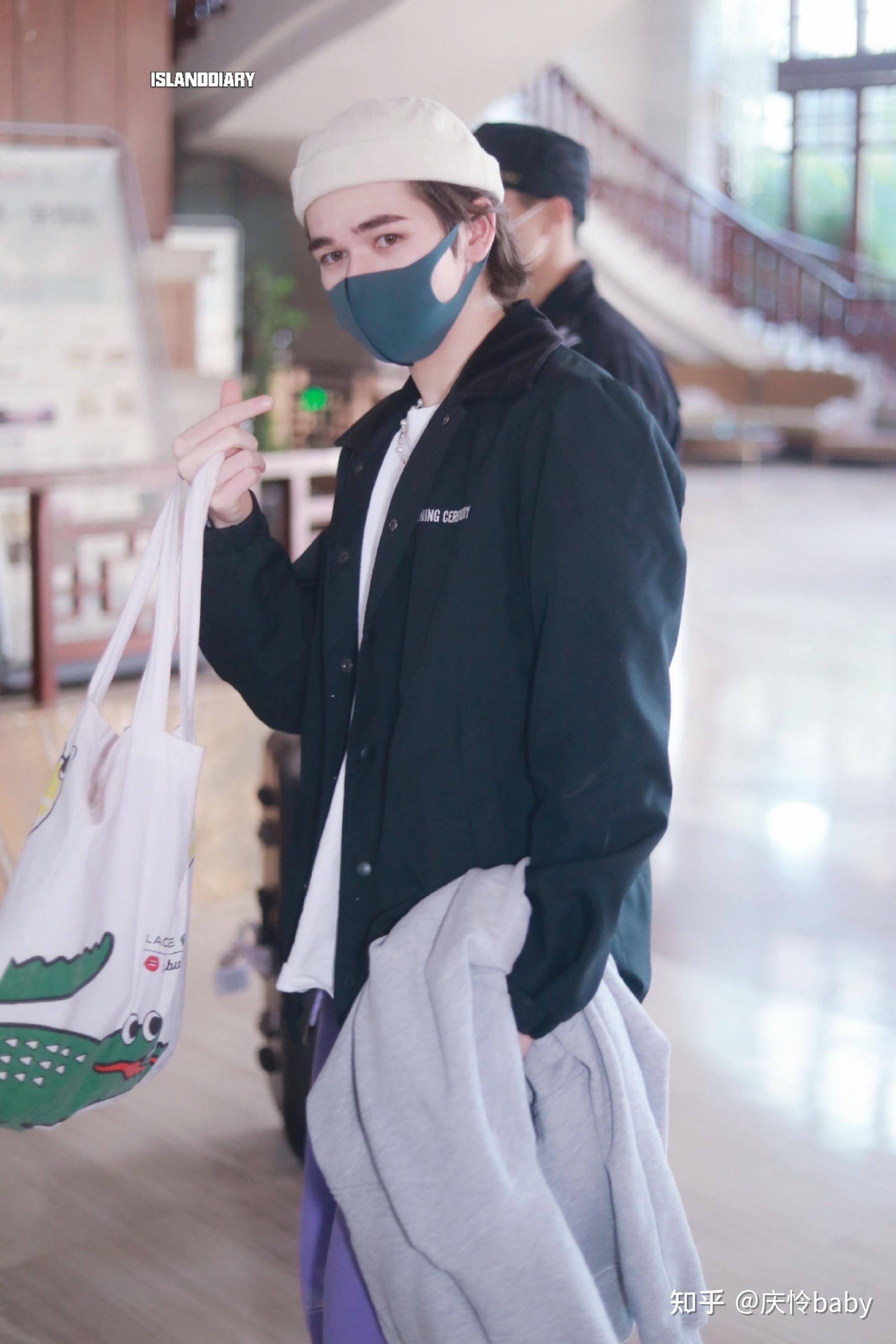 有人知道庆伶小哥哥的更多信息吗