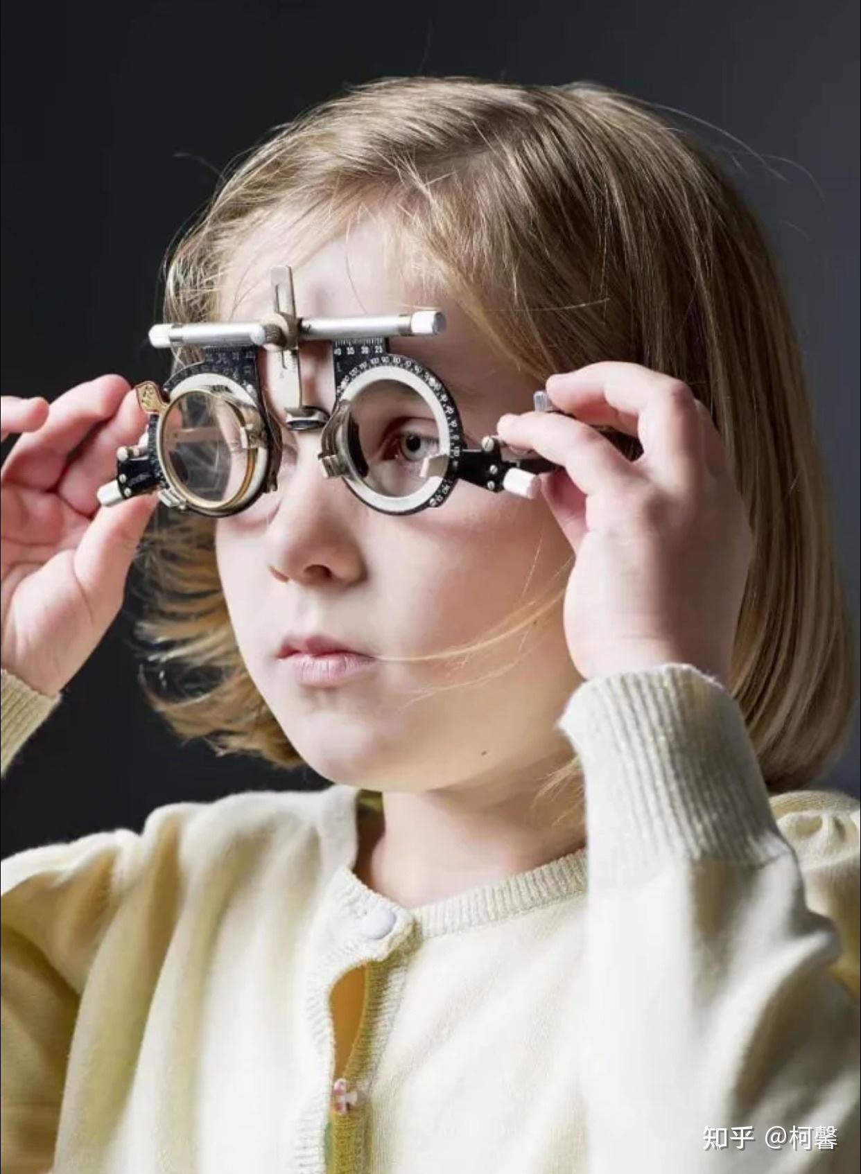 小孩子近视了该不该配眼镜