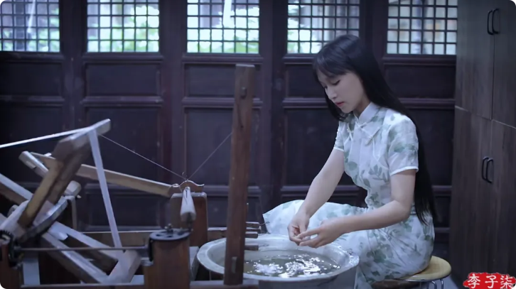 为何子柒在缫丝时会加盐?带你探寻传统缫丝技艺的小秘密 - 知乎