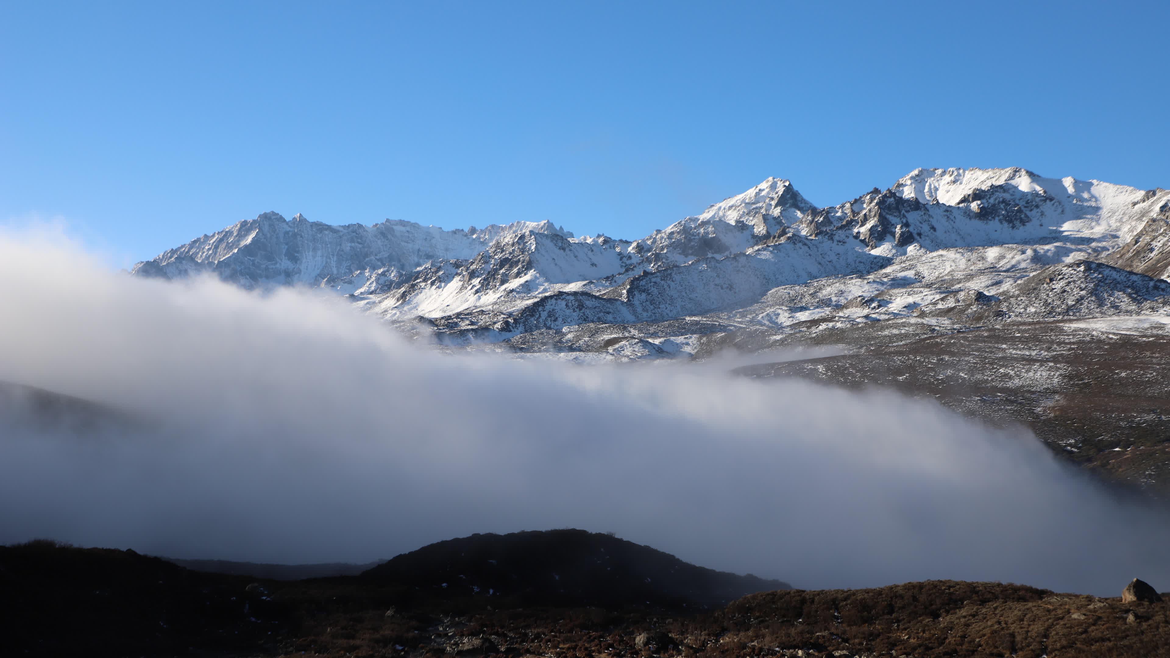 成都贡嘎雪山照图片