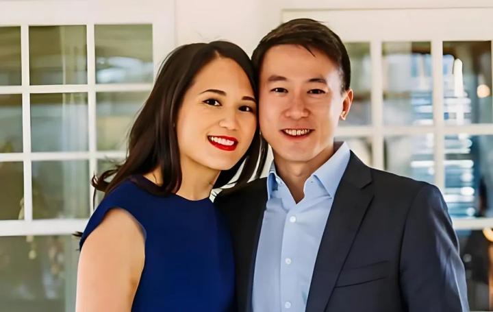 年薪7亿的顶流CEO爱上女霸总!满级人类周受资,和他的神仙爱情! - 知乎