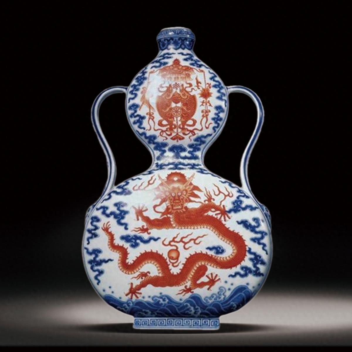 中国清代 乾隆年製款 藍釉金彩 葫蘆形賞瓶（荷花・寿字吉祥紋）中国古陶磁骨董品 哈布斯堡·2023新加坡大型秋拍——清朝｜青花瓷器成交价一览(三) - 知乎