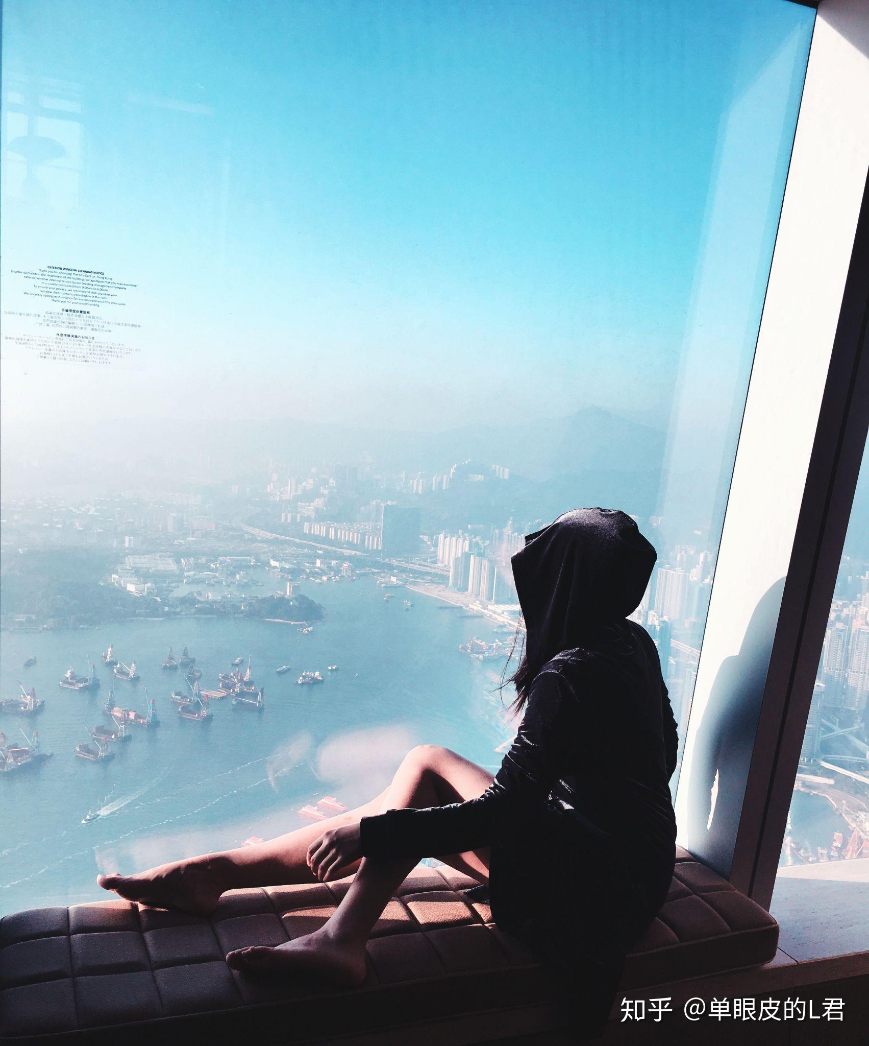 女生拍照哪些姿势才会显得拍照比较酷酷的感觉呢? - 知乎