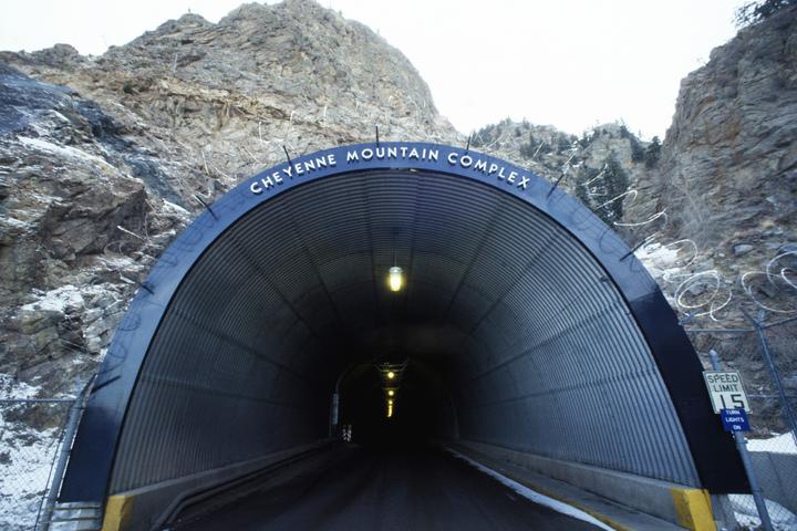 【编译】北美防空司令部夏延山综合设施(NORAD Cheyenne Mountain Complex) - 知乎