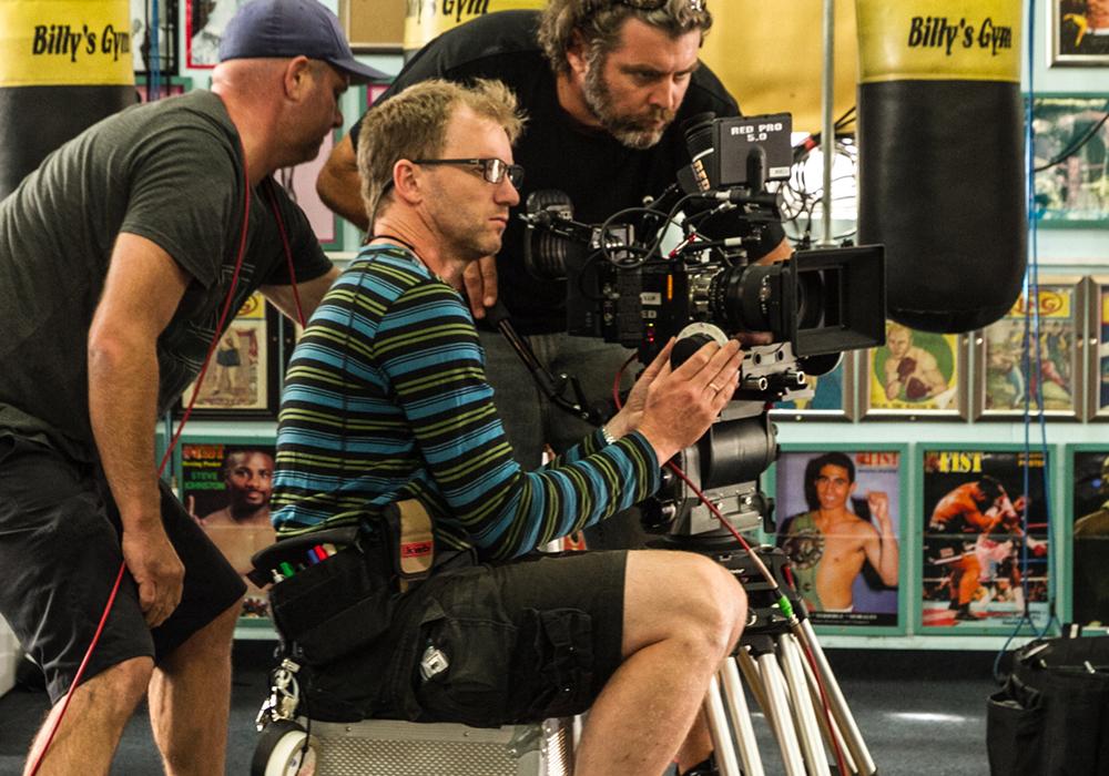 电影和电视剧在拍摄过程中摄像机是如何实现自动对焦的