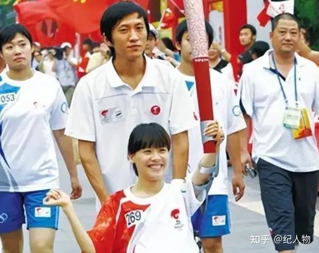 “跳马皇后”桑兰比赛时摔伤,导致下半身永久瘫痪,拿到7000万赔偿后,却被骂“撒谎精” - 知乎
